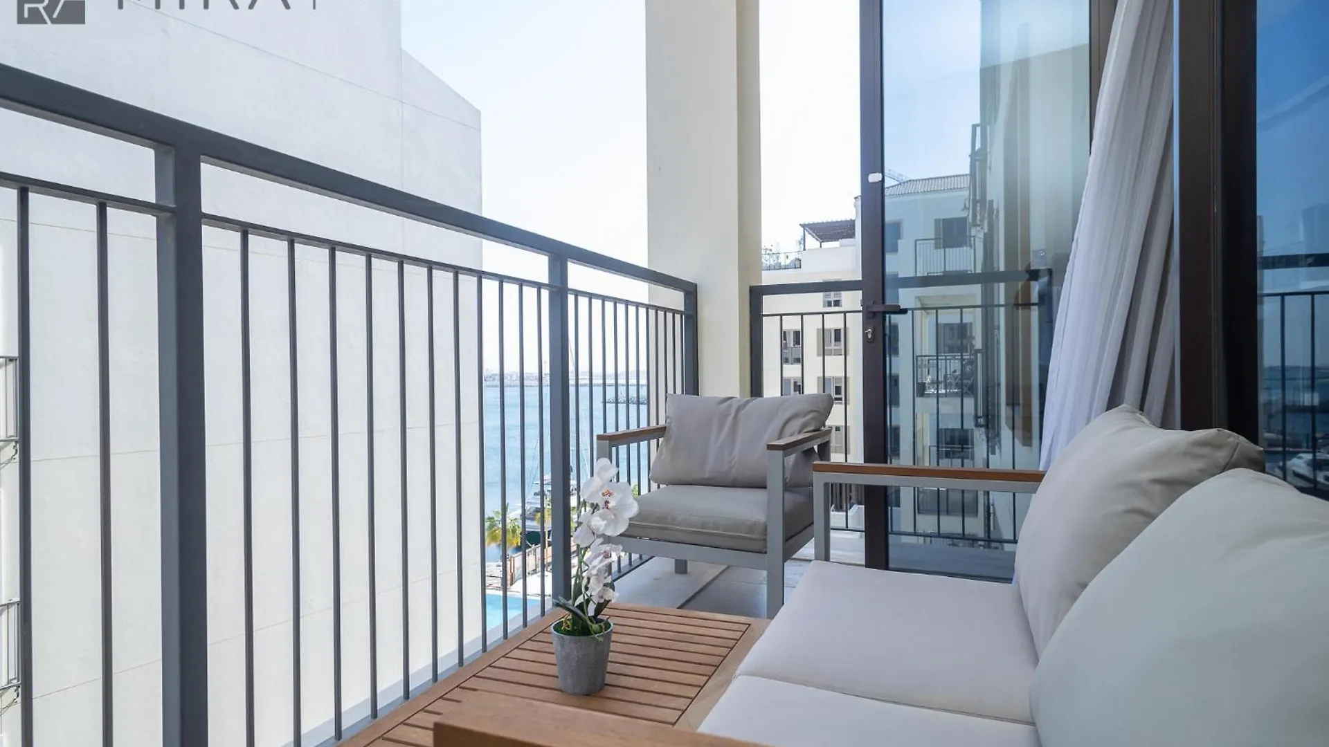 Mira Holiday Homes -Cosy 2 Bhk Apartment With Marina View Dubai